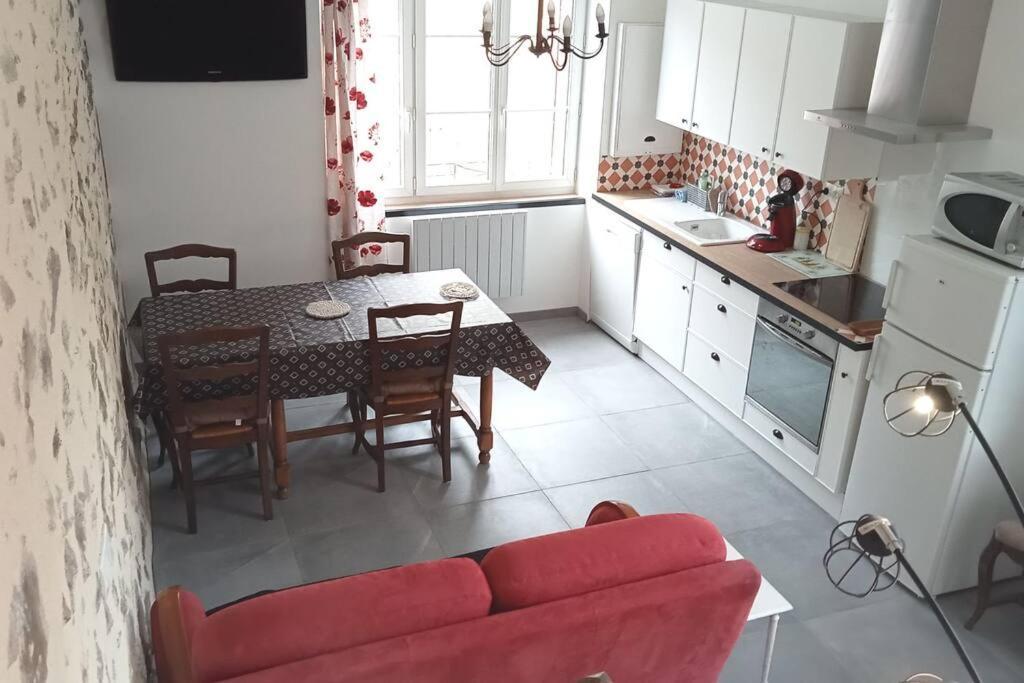 Entier Plein Centre De St Leo, 2 Ch, 4 Pers *