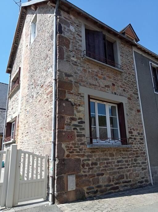 Entier Plein Centre De St Leo, 2 Ch, 4 Pers Saint-Leonard-des-Bois