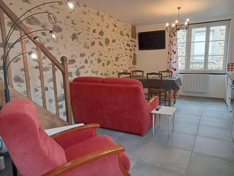 Entier Plein Centre De St Leo, 2 Ch, 4 Pers